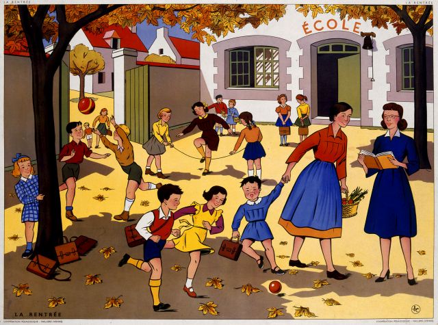 Dans la cour d'une école